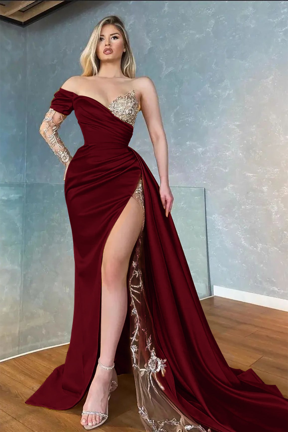 Gelbes, langärmliges, geschlitztes Meerjungfrau-Applikationen-Abschlussballkleid, lang, mit Rüschen und Herzausschnitt