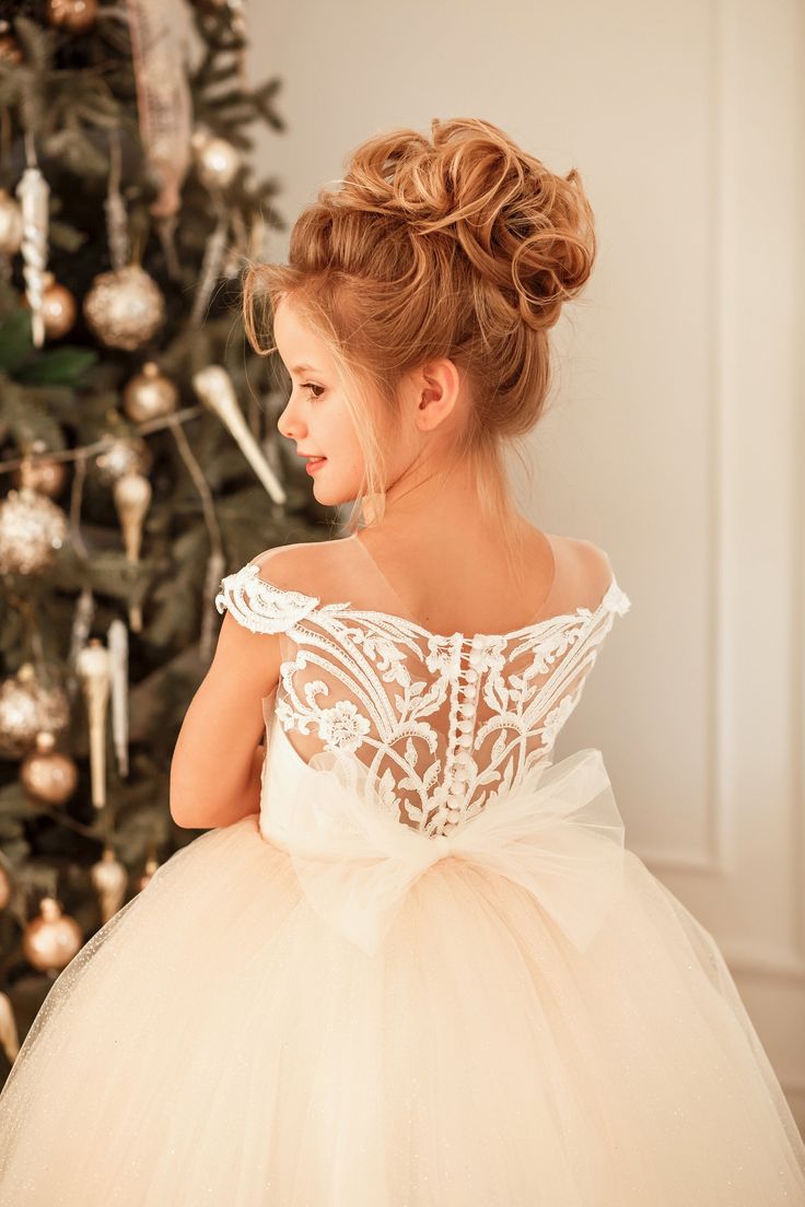 Suchen Sie Blumenmädchenkleider Glitzer online bei babyonlinedress.de. Kleider für Blumenmädchen Günstig für Sie nach maß anfertigen.