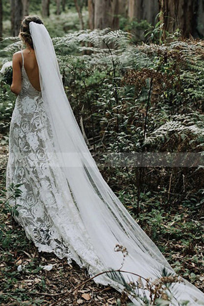 Bezauberndes, rückenfreies A-Linien-Brautkleid mit Spaghettiträgern