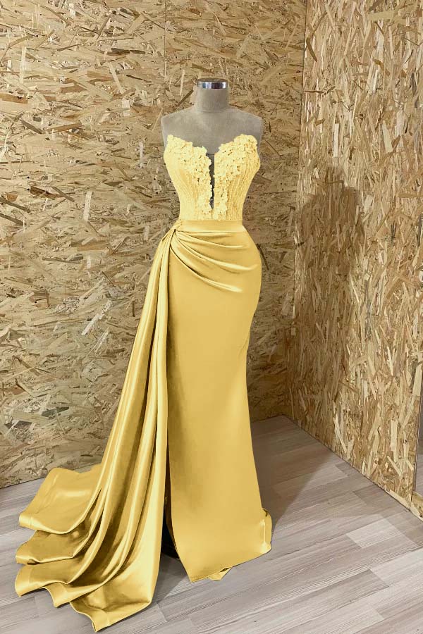Ärmelloses Meerjungfrau-Abschlussballkleid mit Schlitz und Applikationen