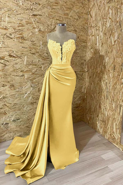 Ärmelloses Meerjungfrau-Abschlussballkleid mit Schlitz und Applikationen