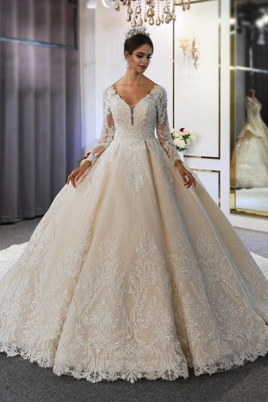 Elegantes, rückenfreies, langärmliges Brautkleid in A-Linie mit Herzausschnitt und Applikationen aus Spitze und Pailletten