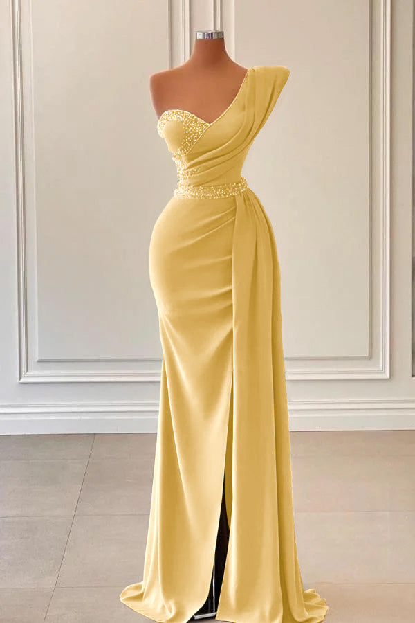 Salbeifarbenes One-Shoulder-Schlitz-Meerjungfrau-Abschlussballkleid mit Perlen
