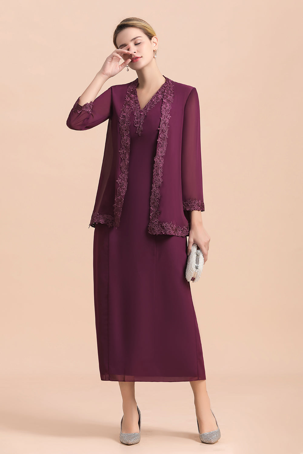 Kaufen Sie online bei babyonlinedress.de Kurze Brautmutterkleider Mit Bolero. Chiffon Kleider Für Brautmutter mit hocher Qualität bekommen.