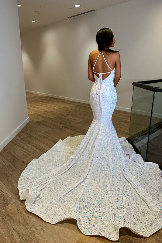 Fantasievolles weißes Abendkleid mit Pailletten, ärmellos, V-Ausschnitt und Neckholder