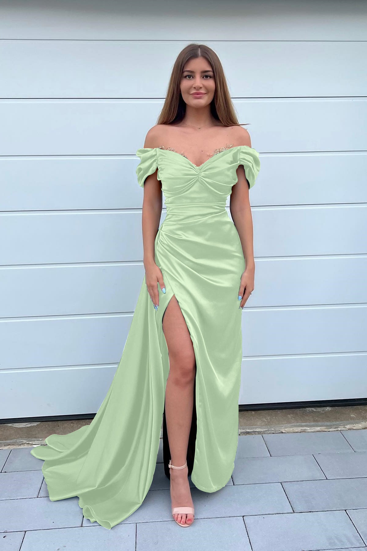 Dunkelgrünes Schatz-Meerjungfrau-Abschlussballkleid mit Schlitz vorne und schulterfreien Perlenverzierungen