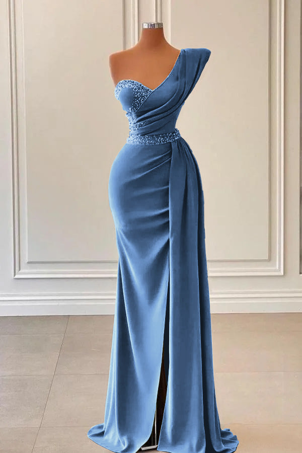 Salbeifarbenes One-Shoulder-Schlitz-Meerjungfrau-Abschlussballkleid mit Perlen