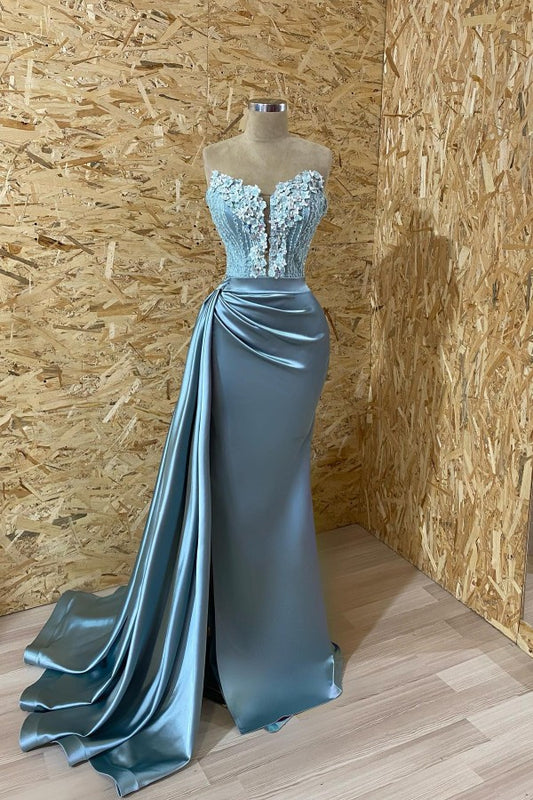 Ärmelloses Meerjungfrau-Abschlussballkleid mit Schlitz und Applikationen