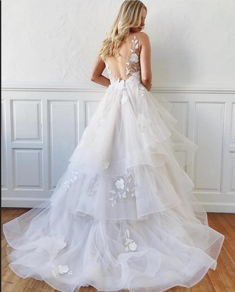Bescheidenes langes Brautkleid mit V-Ausschnitt und Spaghettiträgern in A-Linie