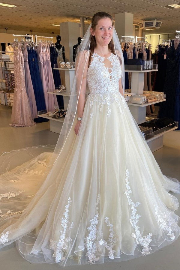 Bodenlanges, rückenfreies Bateau-Brautkleid in A-Linie, Tüllrüschen und Spitzenapplikationen