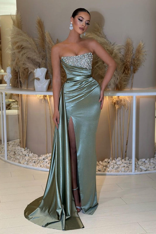 Schickes, glamouröses grünes ärmelloses Ballkleid mit hohem Schlitz |  Ovlias