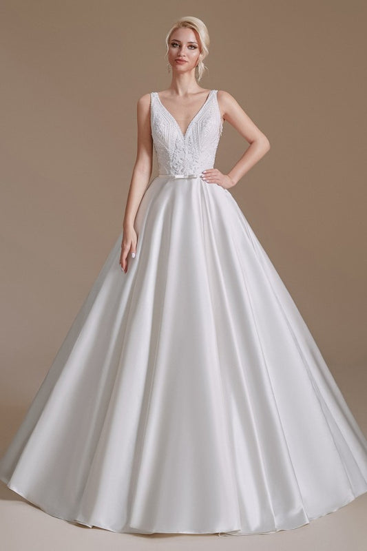 Langes Satin-Brautkleid in A-Linie mit V-Ausschnitt und Spitzenapplikationen
