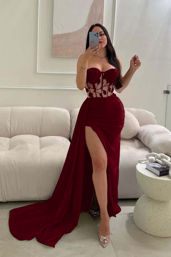 Babyblaues ärmelloses Ballkleid mit langer Spitze, Perlen und hohem Schlitz