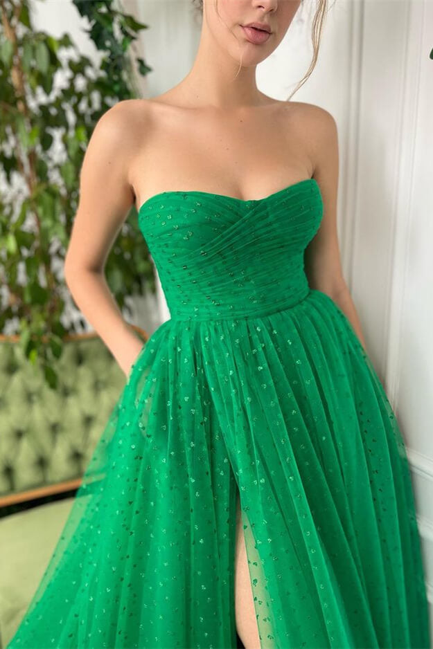 Glamouröses grünes, ärmelloses, herzförmiges Ballkleid aus Tüll mit Schlitz