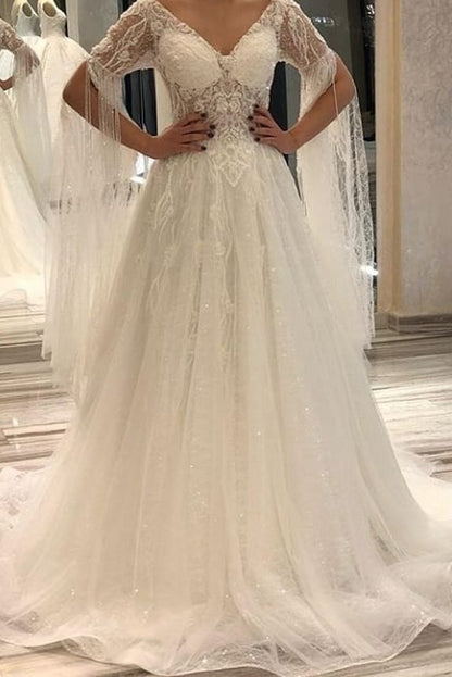 A-Linie, tiefes V-Ausschnitt, kurze Ärmel, rückenfreies Brautkleid mit Spitzenapplikationen