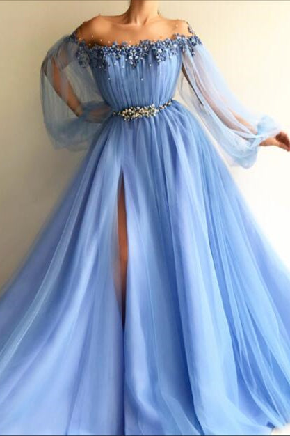 Schulterfreies Abendkleid mit langen Ärmeln und Perlen