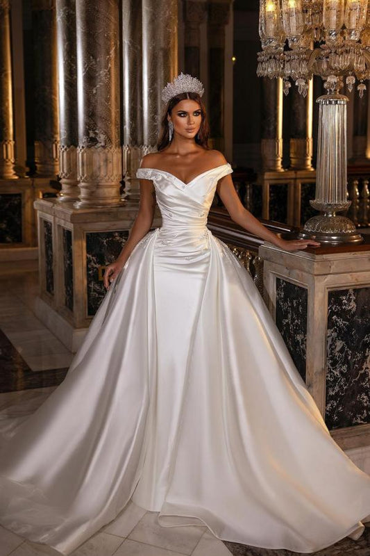 A-Linie, schulterfreies, rückenfreies Satin-Brautkleid mit Rüschen