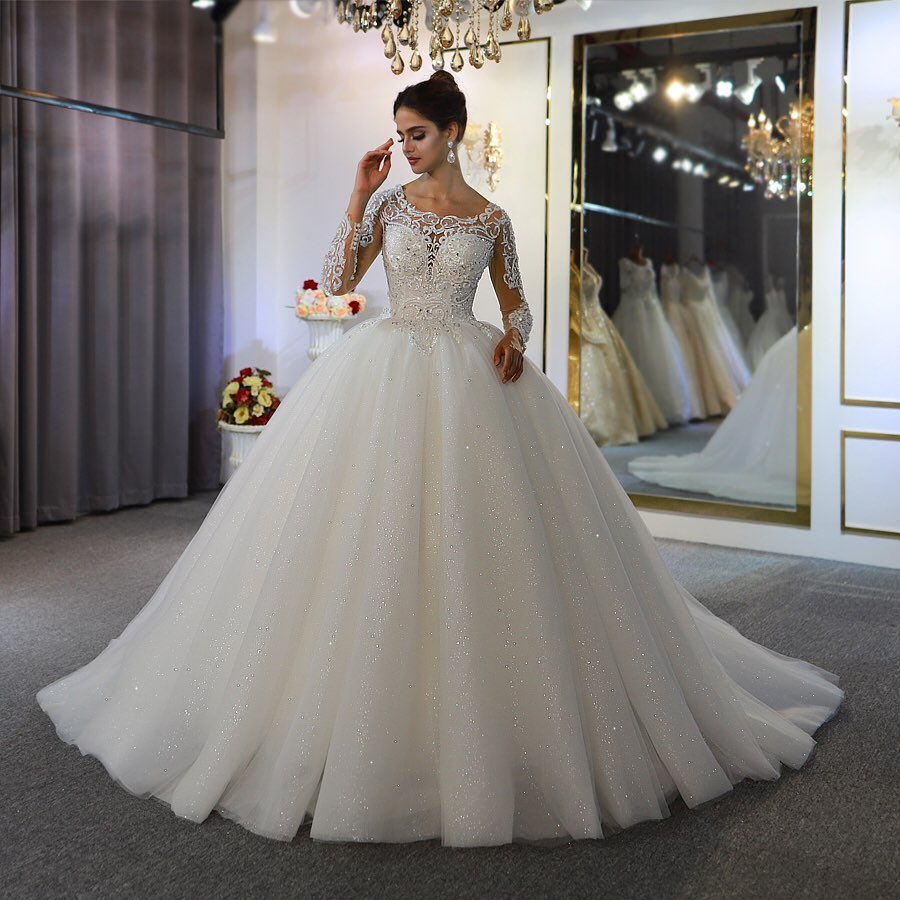 Wunderschönes Bateau-Brautkleid in A-Linie mit langen Ärmeln und Applikationen aus Spitze und Pailletten