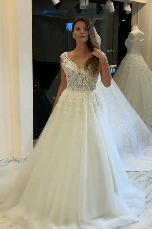 Brautkleid in A-Linie mit V-Ausschnitt, breiten Trägern, Perlentüll und Spitzenapplikationen