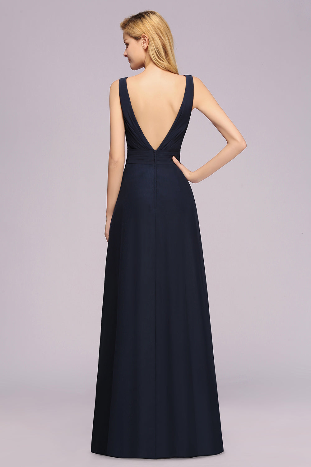 Finden Sie Designer Brautjungfernkleider Lang Günstig online bei babyonlinedress.de. Navy Blaues Brautjungfernkleid aus Chiffon maß geschneidert kaufen.