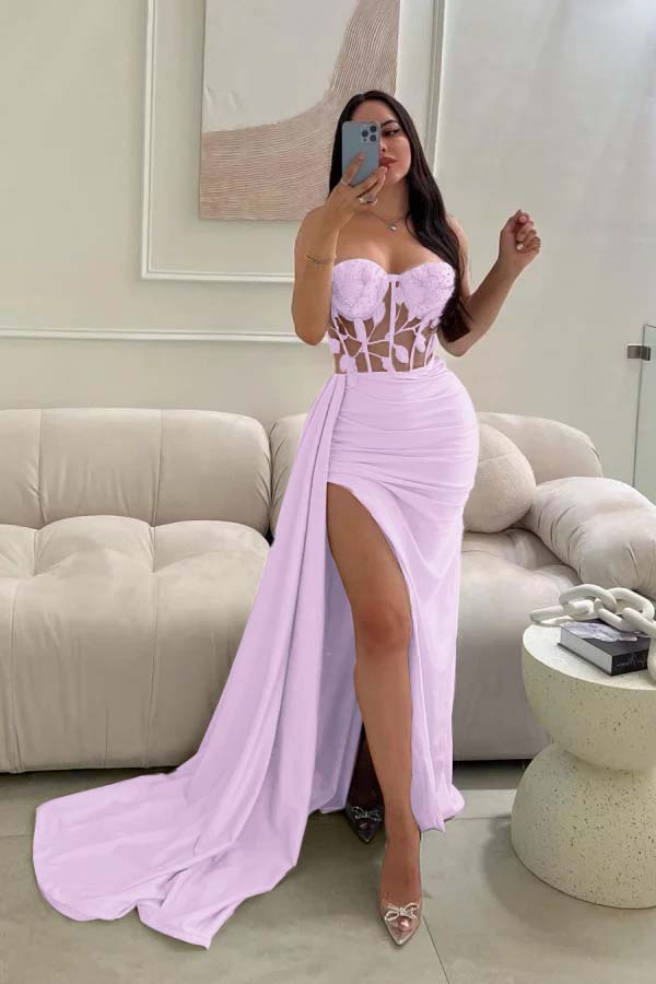 Babyblaues ärmelloses Ballkleid mit langer Spitze, Perlen und hohem Schlitz