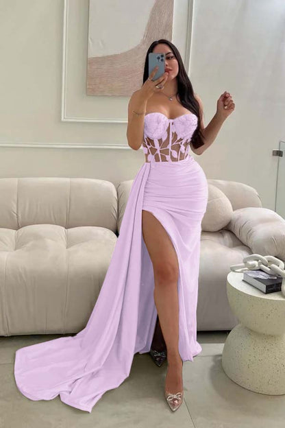 Babyblaues ärmelloses Ballkleid mit langer Spitze, Perlen und hohem Schlitz