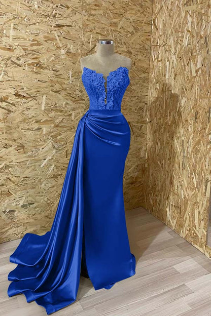 Ärmelloses Meerjungfrau-Abschlussballkleid mit Schlitz und Applikationen