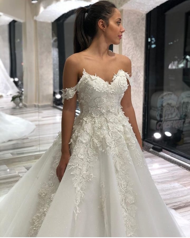 Schulterfreies Brautkleid in A-Linie mit Herzausschnitt und Spitzenapplikationen