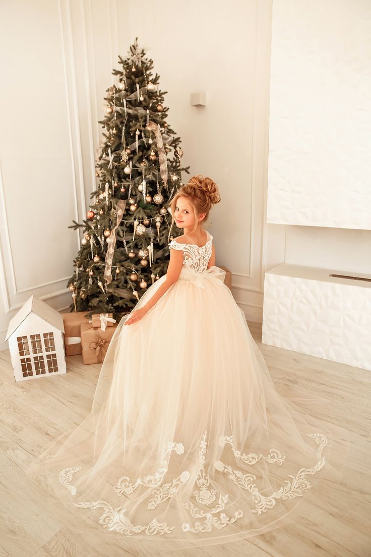 Suchen Sie Blumenmädchenkleider Glitzer online bei babyonlinedress.de. Kleider für Blumenmädchen Günstig für Sie nach maß anfertigen.