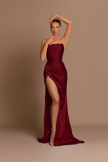 Hellblaues Abendkleid, schulterfreies, plissiertes Ballkleid mit Schlitz