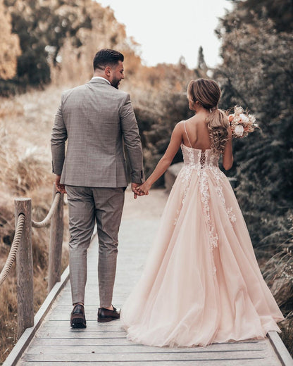 Langes Brautkleid in A-Linie mit Spaghettiträgern, Tüll und Spitze