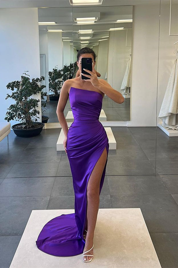 Ärmelloses, trägerloses, langes Abendkleid im Meerjungfrau-Stil mit Schlitz