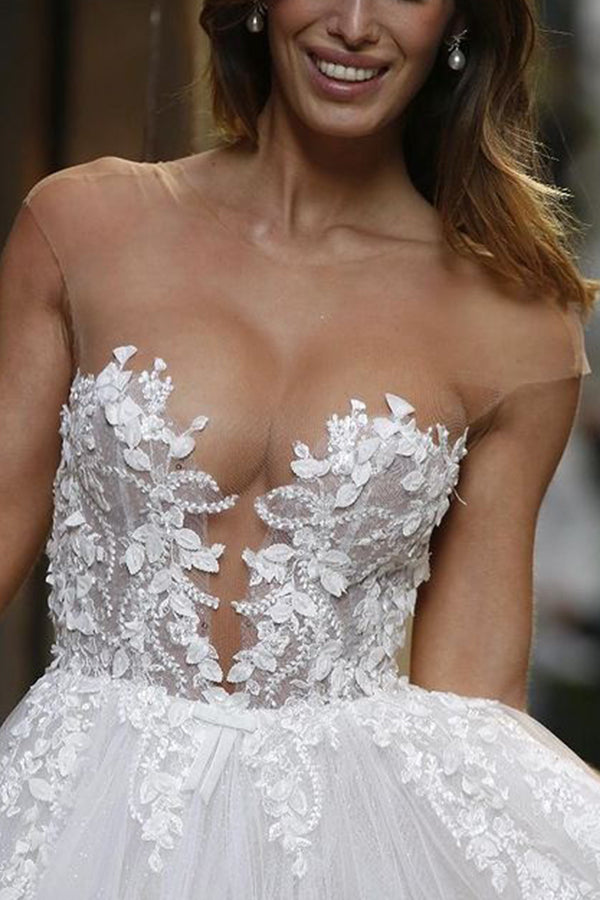 Transparentes, bodenlanges Brautkleid in A-Linie mit Tüllapplikationen