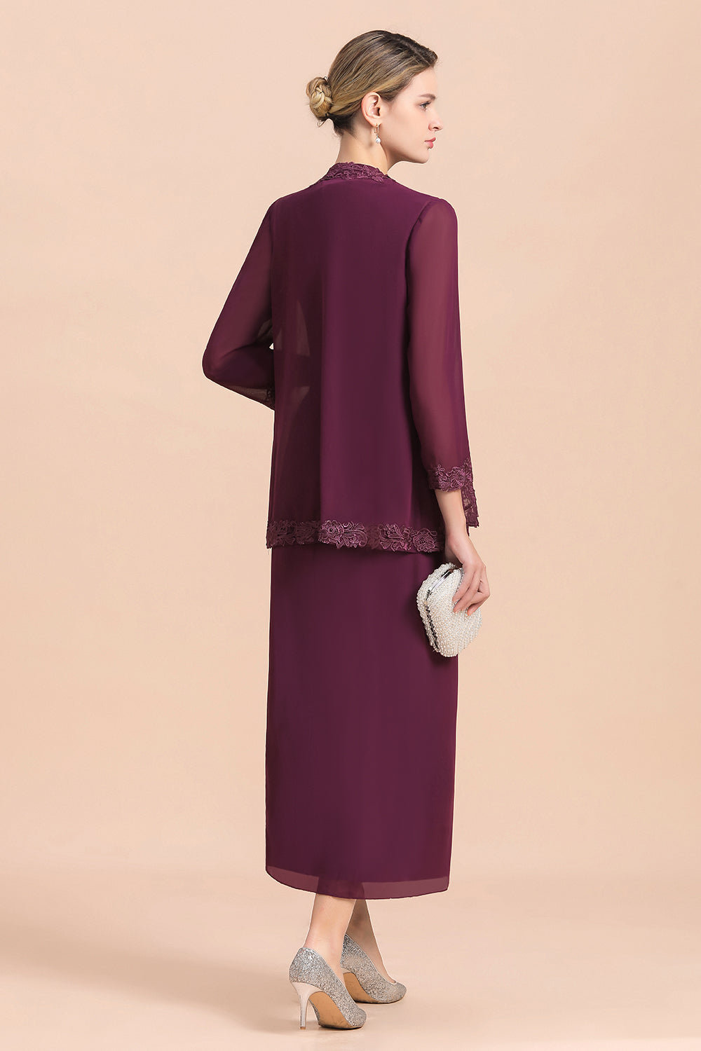 Kaufen Sie online bei babyonlinedress.de Kurze Brautmutterkleider Mit Bolero. Chiffon Kleider Für Brautmutter mit hocher Qualität bekommen.