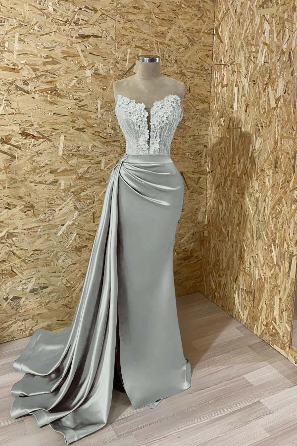 Ärmelloses Meerjungfrau-Abschlussballkleid mit Schlitz und Applikationen