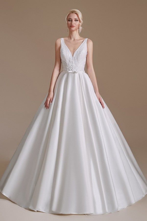 Langes Satin-Brautkleid in A-Linie mit V-Ausschnitt und Spitzenapplikationen