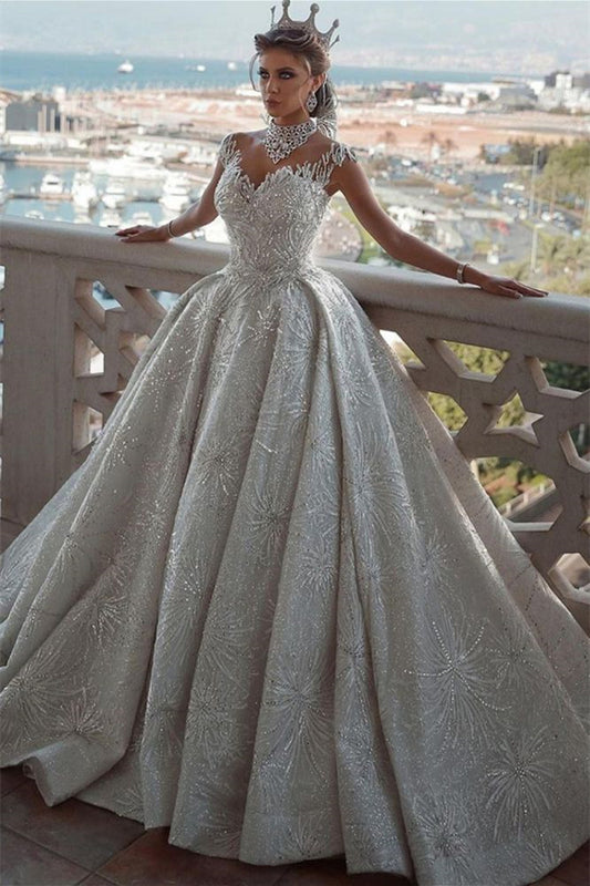 Glamouröses Ballkleid-Brautkleid mit Flügelärmeln und Perlenverzierung
