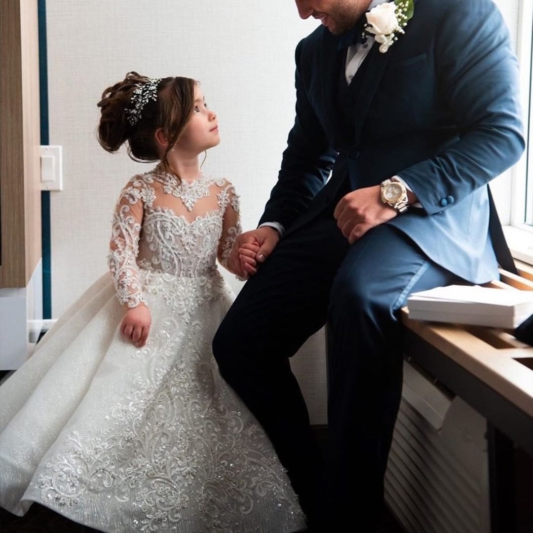 Suchen Sie Hochzeitskleider für Kinder online bei babyonlinedress.de. Blumenmädchen Kleid nach maß Anfertigen online.