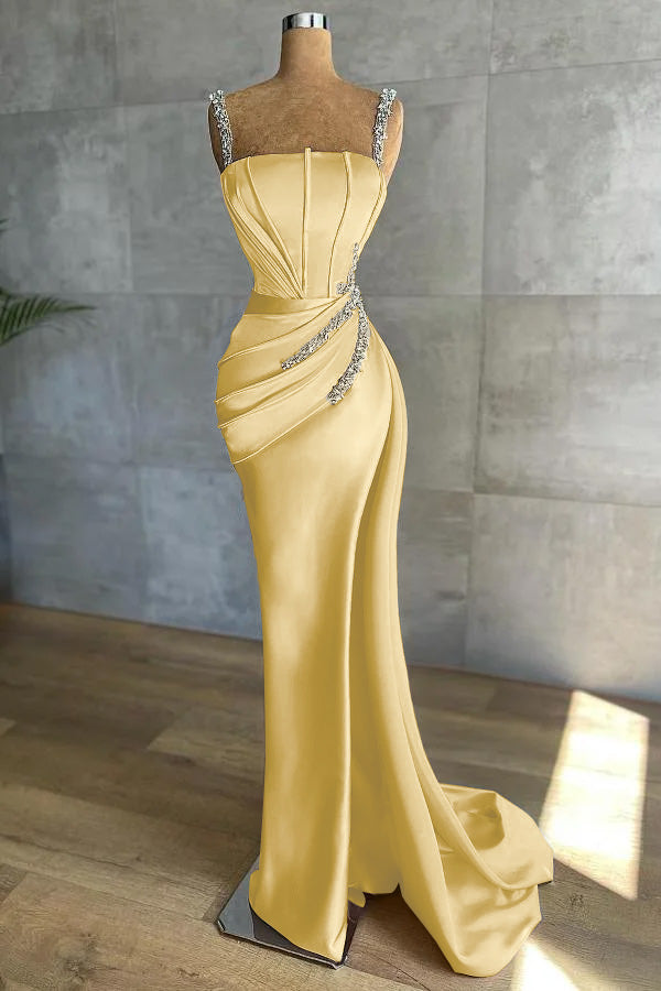 Starps Ballkleid im Meerjungfrau-Stil mit Perlenapplikationen