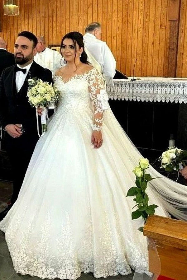 Schulterfreies Brautkleid im Prinzessin-Stil mit langen Ärmeln und Spitzenapplikationen