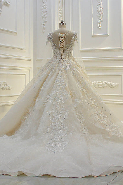 Langärmliges, perlenbesetztes Ballkleid-Brautkleid von Bateau mit Spitzenapplikationen