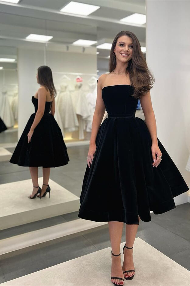Elegantes schwarzes, trägerloses, ärmelloses, teelanges Ballkleid online