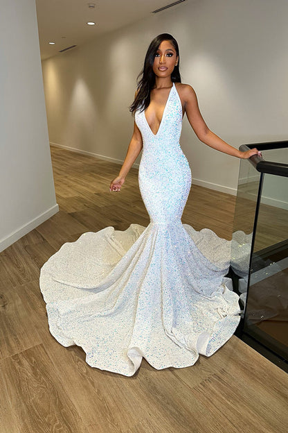 Fantasievolles weißes Abendkleid mit Pailletten, ärmellos, V-Ausschnitt und Neckholder