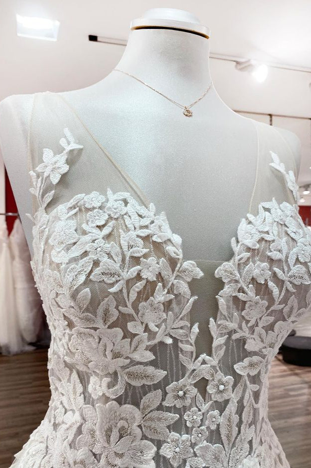 Atemberaubendes, langes, herzförmiges Tüll-Brautkleid in A-Linie mit offenem Rücken und applizierten Rüschen