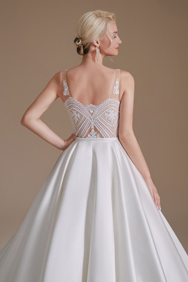Langes Satin-Brautkleid in A-Linie mit V-Ausschnitt und Spitzenapplikationen