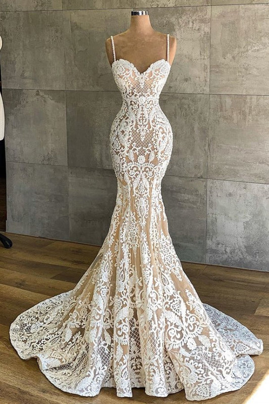 Bodenlanges, herzförmiges Brautkleid im Meerjungfrau-Stil mit Spaghettiträgern und Spitzenapplikationen