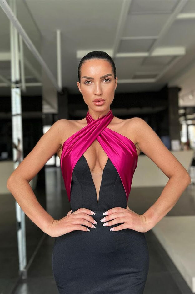 Wunderschönes, langärmeliges Meerjungfrau-Abendkleid mit Neckholder im Angebot