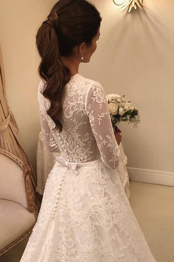 Schlichtes Brautkleid mit langen Ärmeln, A-Linie und Spitzenapplikationen