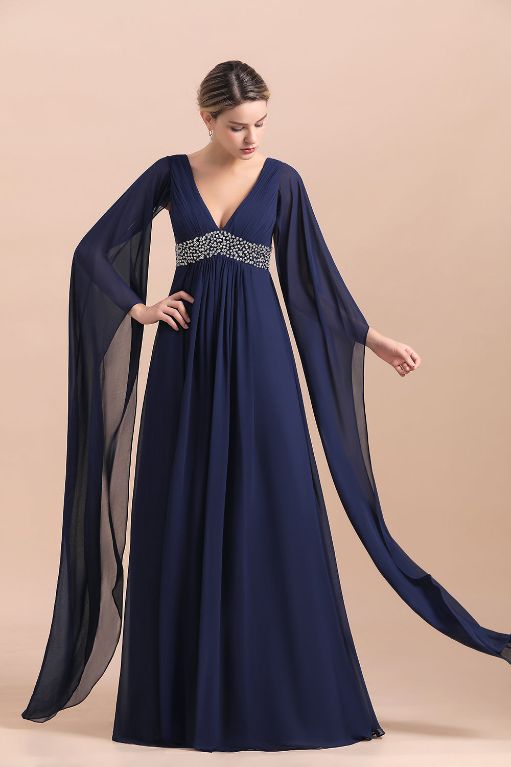 Suchen Sie Elegante Brautmutterkleider Dunkel Blau online bei babyonlinedress.de. Hochzeitspartykleider Brautmutter für Sie zur Hochzeit gehen.