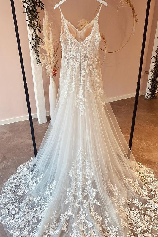 A-Linien-Brautkleid mit Spaghettiträgern, herzförmigem Tüll und Spitzenapplikationen